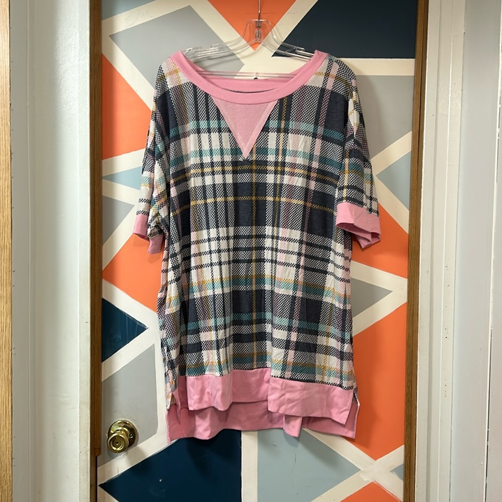 Women’s plaid short sleeve tee